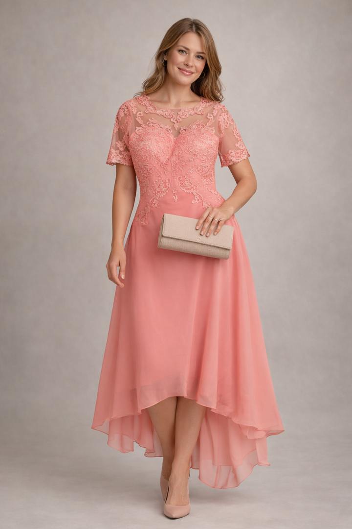 Echoarchiv Damen Abendkleid mit Spitze und kurzen Ärmeln