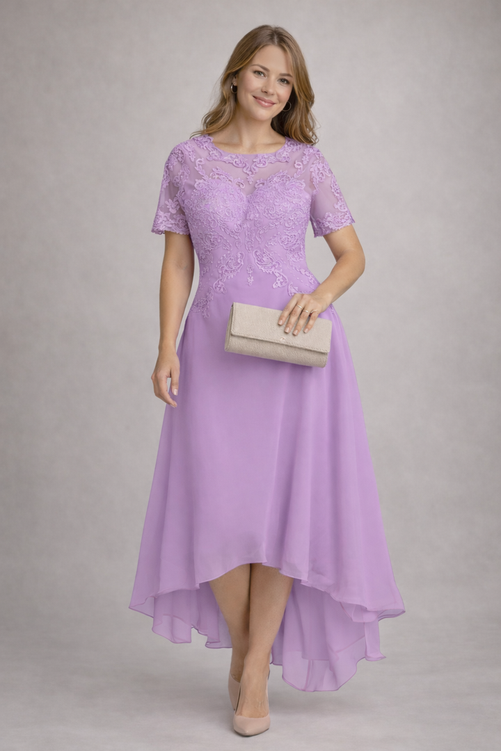 Echoarchiv Damen Abendkleid mit Spitze und kurzen Ärmeln