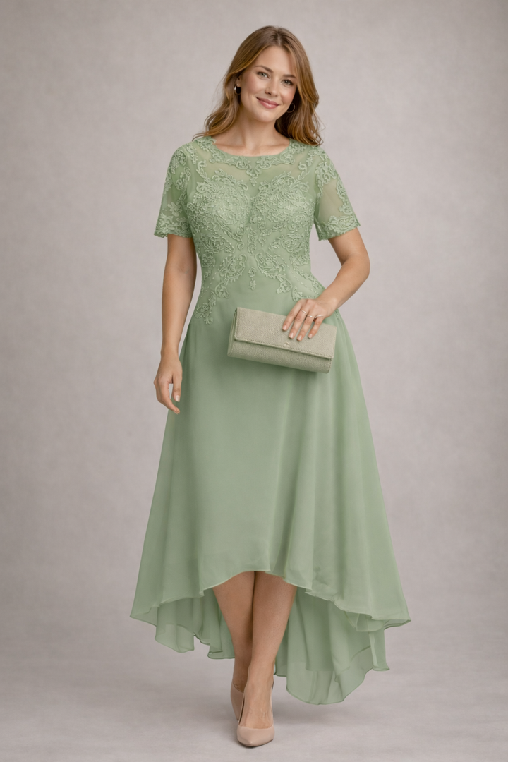 Echoarchiv Damen Abendkleid mit Spitze und kurzen Ärmeln