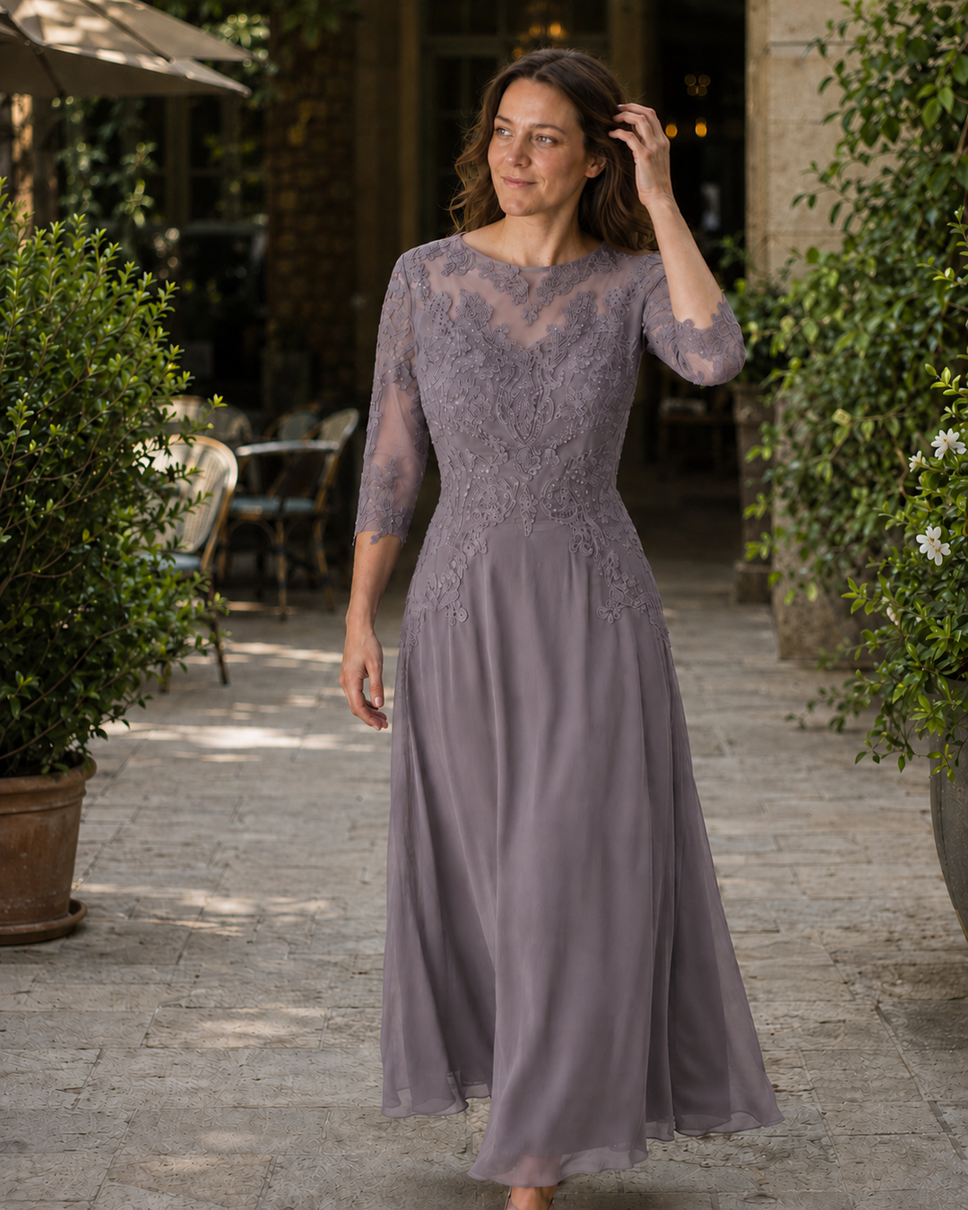 Damen Abendkleid mit Spitzenoberteil und fließendem Rock – Élara