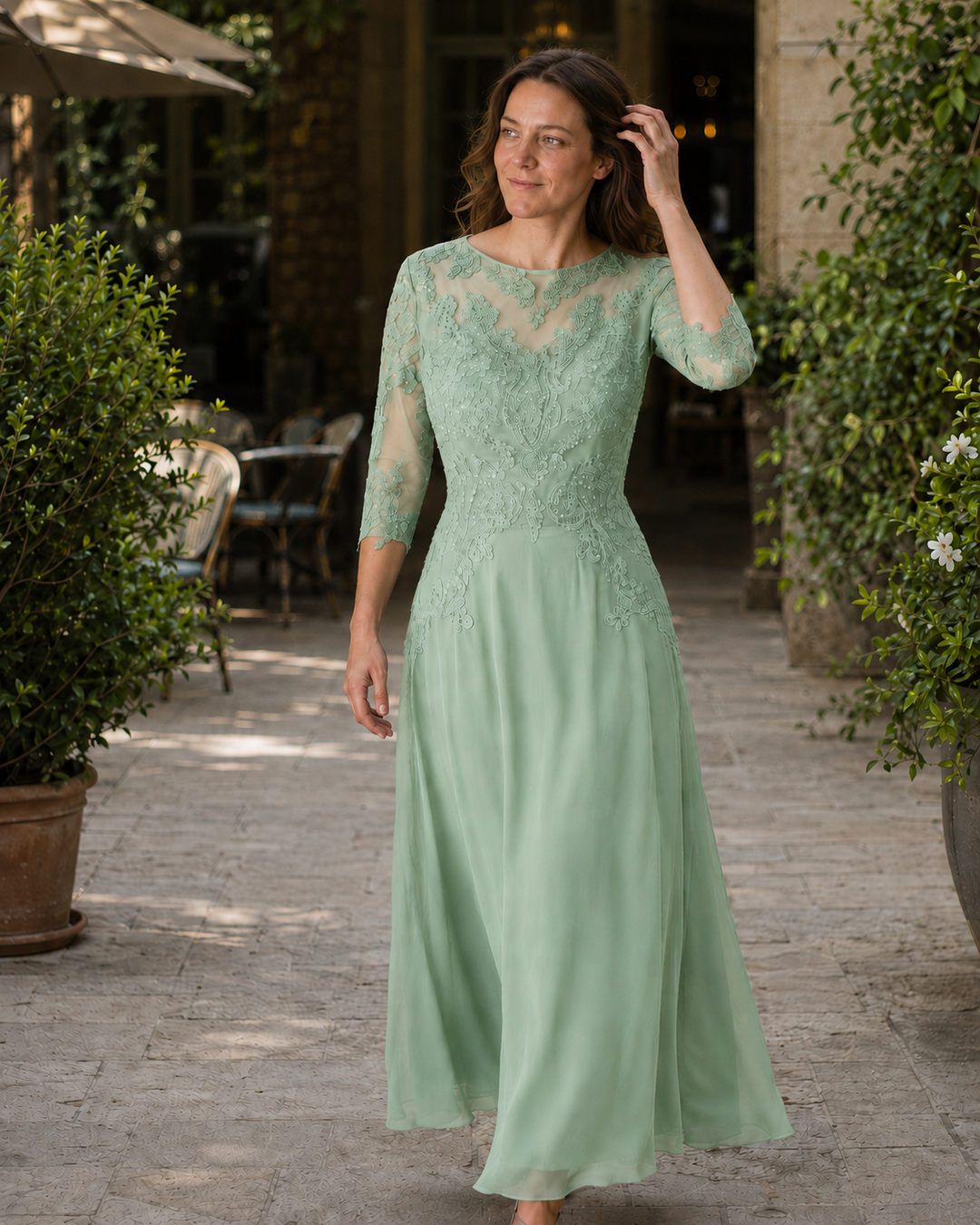 Damen Abendkleid mit Spitzenoberteil und fließendem Rock – Élara