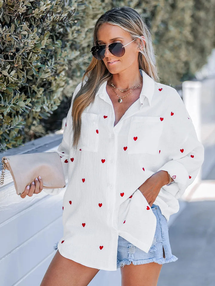 Echoarchiv | Lässige Frühlingsbluse mit Besticktem Herz für Damen