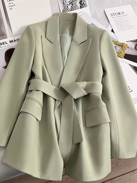 Blazer mit Taillengürtel und Taschen - Emilia – Valéne