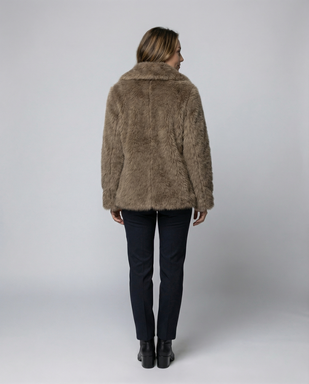 Echoarchiv | Damen Kurze Jacke Aus Weichem Kunstfell mit Lockerer Passform