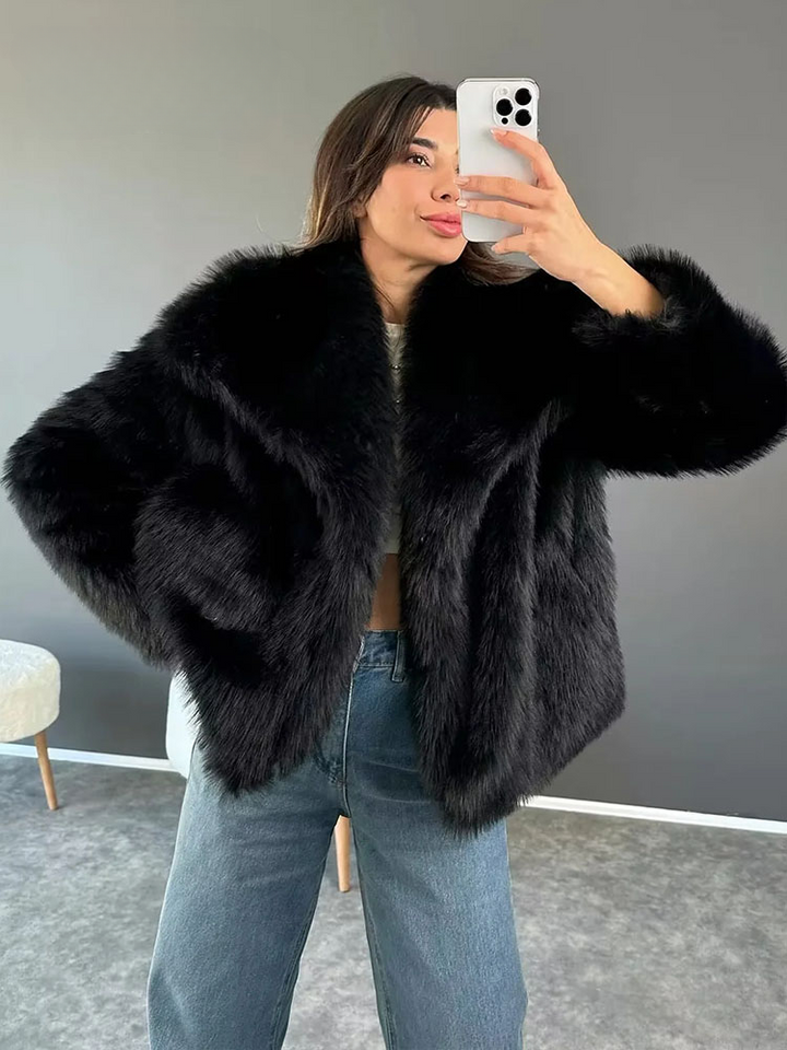 Echoarchiv | Warme Pelzjacke Für Damen In Stilvollem Design