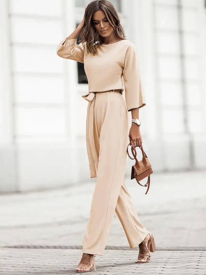 Echoarchiv | Stylischer Jumpsuit mit Gürtel