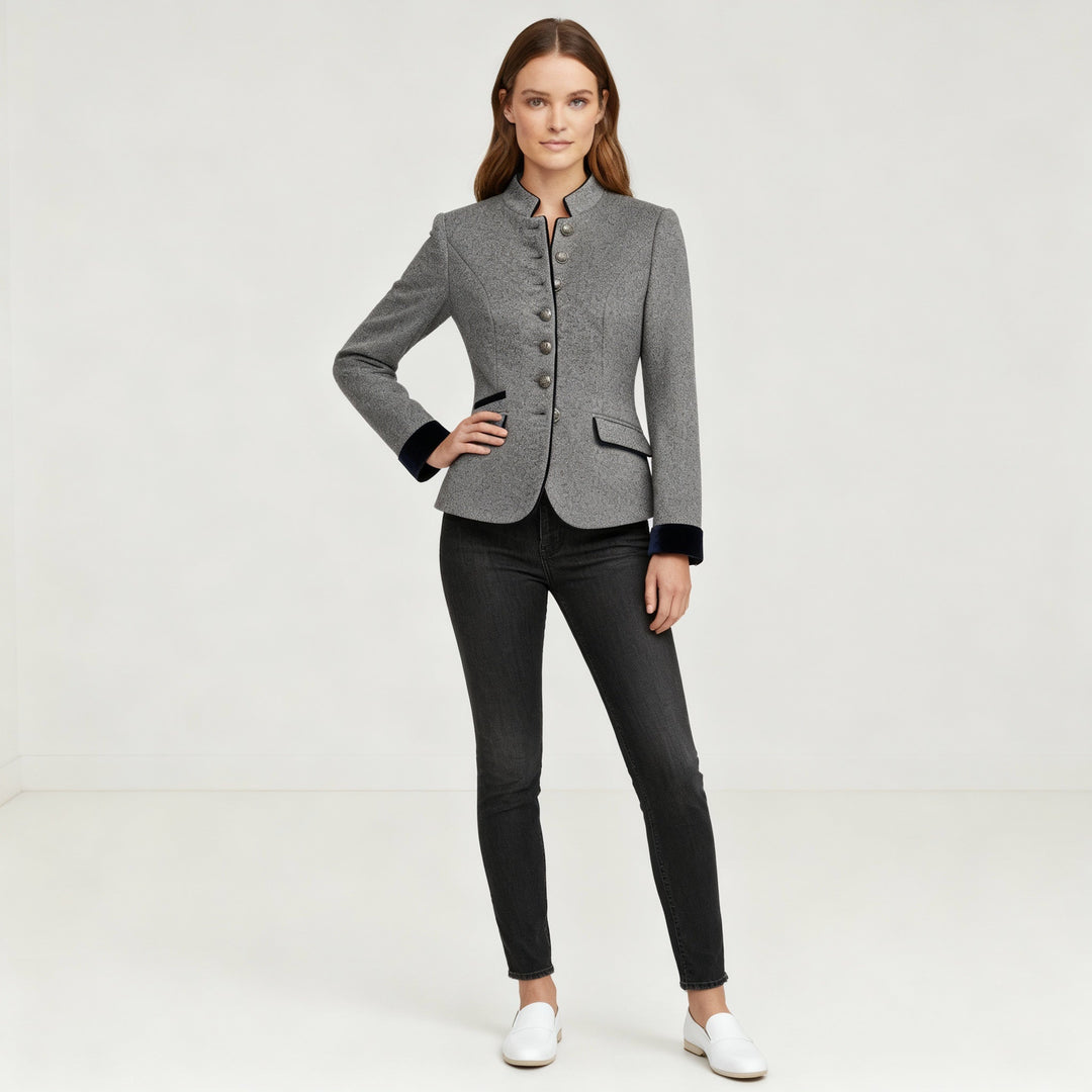 Damen Kurzjacke mit Mehrknopfleiste und Farbakzenten | Echoarchiv