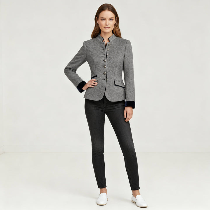 Damen Kurzjacke mit Mehrknopfleiste und Farbakzenten | Echoarchiv