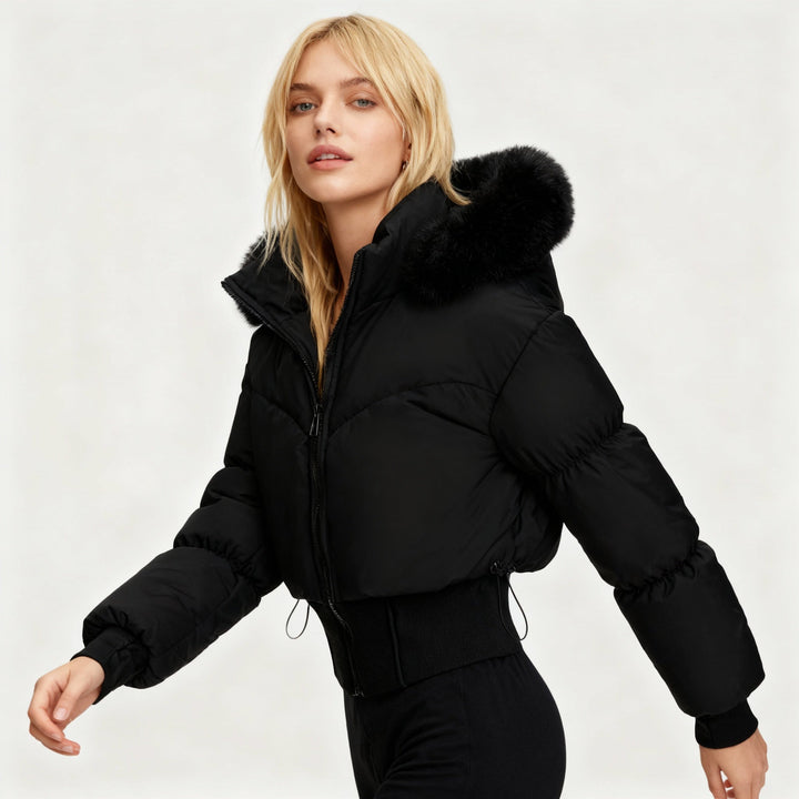 Damen cropped Daunenjacke mit abnehmbarer Kapuze und Kunstfellbesatz – Célinea