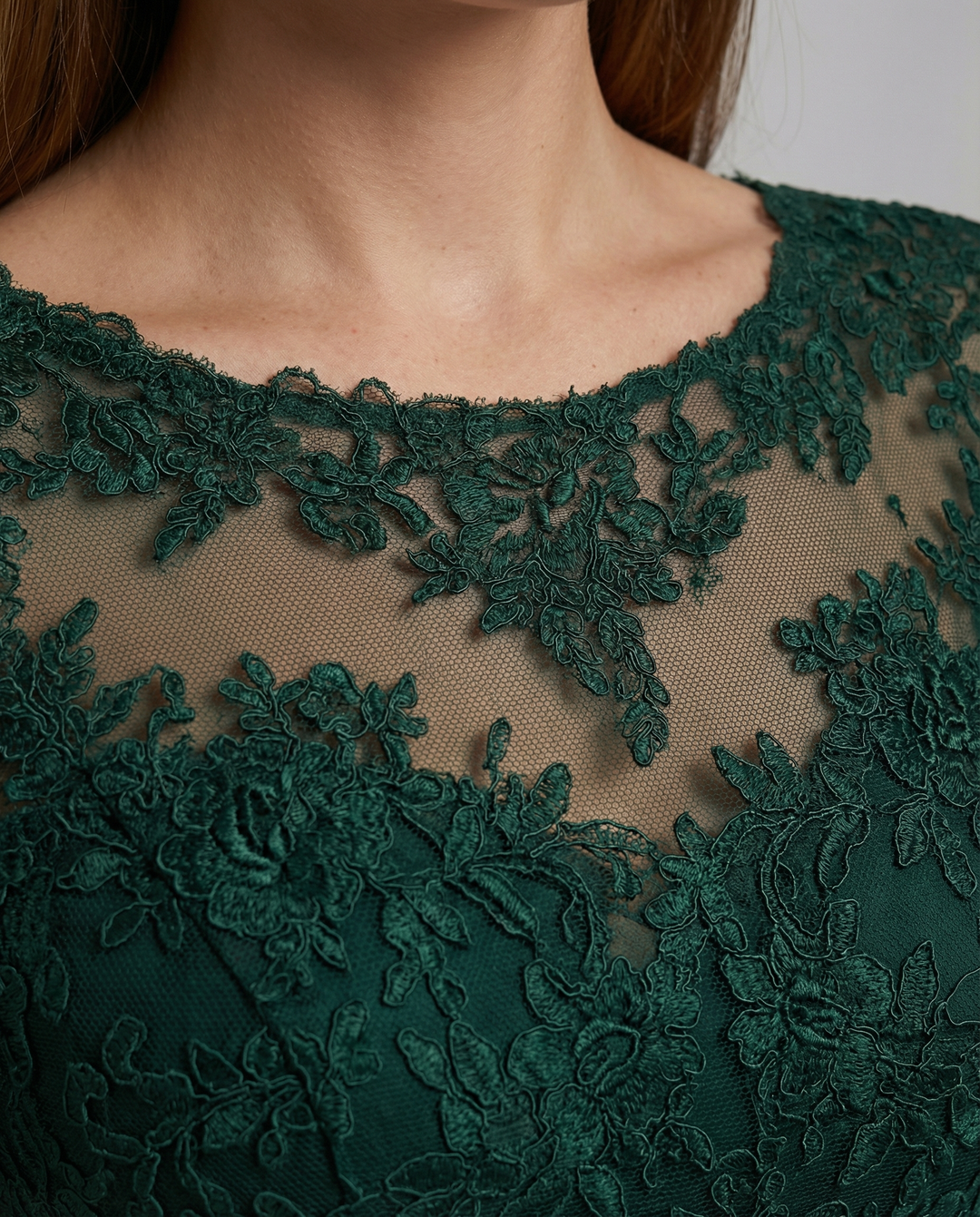 Festliches Maxikleid mit Spitzenbesatz für Damen | Echoarchiv