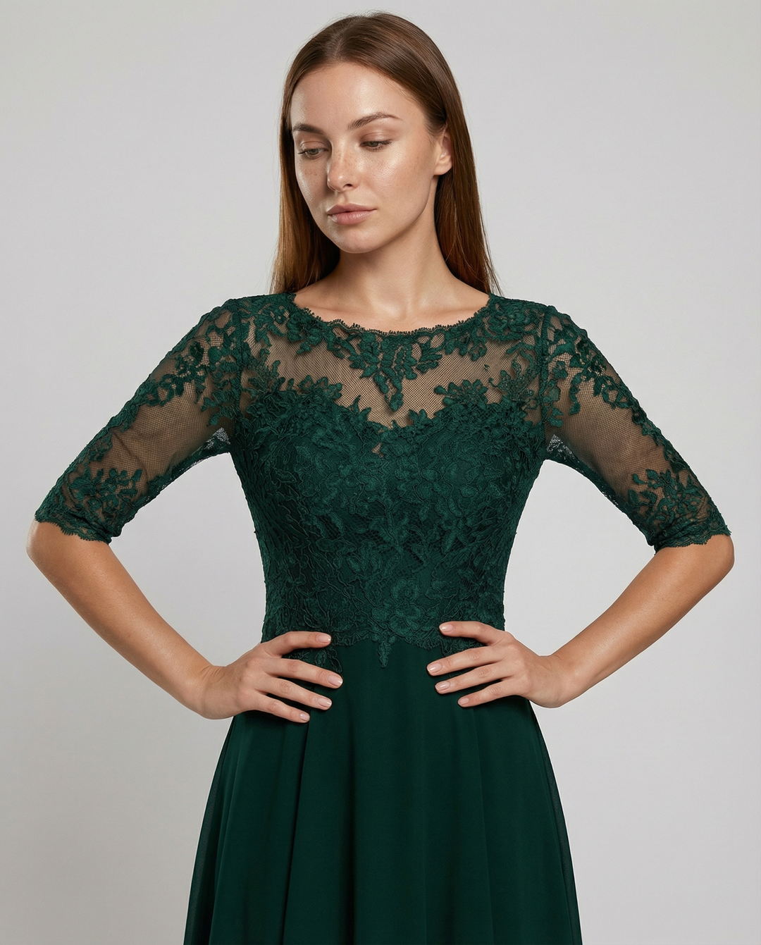 Festliches Maxikleid mit Spitzenbesatz für Damen | Echoarchiv