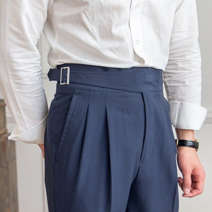 Echoarchiv Classic: Stilvolle Hose mit Schnalle