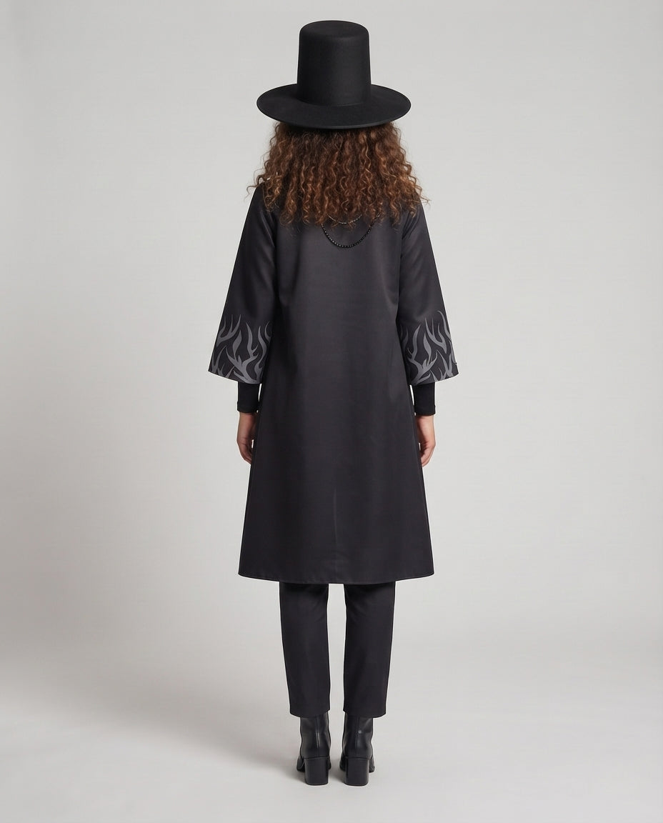 Damen kostümset mit kunstvollem Umhang und stilvollen Accessoires Echo Archiv