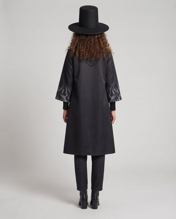 Damen kostümset mit kunstvollem Umhang und stilvollen Accessoires Echo Archiv
