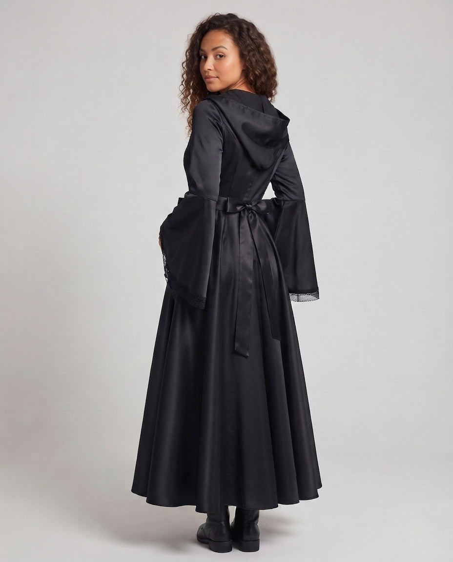 Damen Kapuzenkleid mit schwingendem Rock und Spitzenverzierungen Echo Archiv