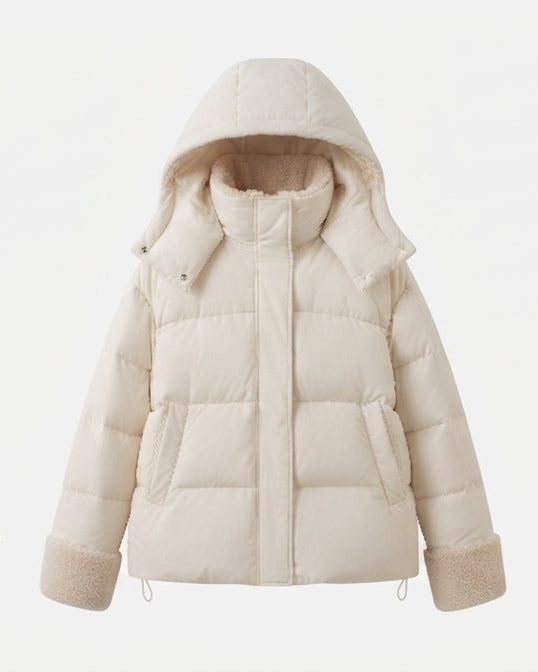 Damen kurze gesteppte reisefreundliche Winterparka mit Teddyabschlüssen, verstaubarem Kapuze und geräumigen Seitentaschen