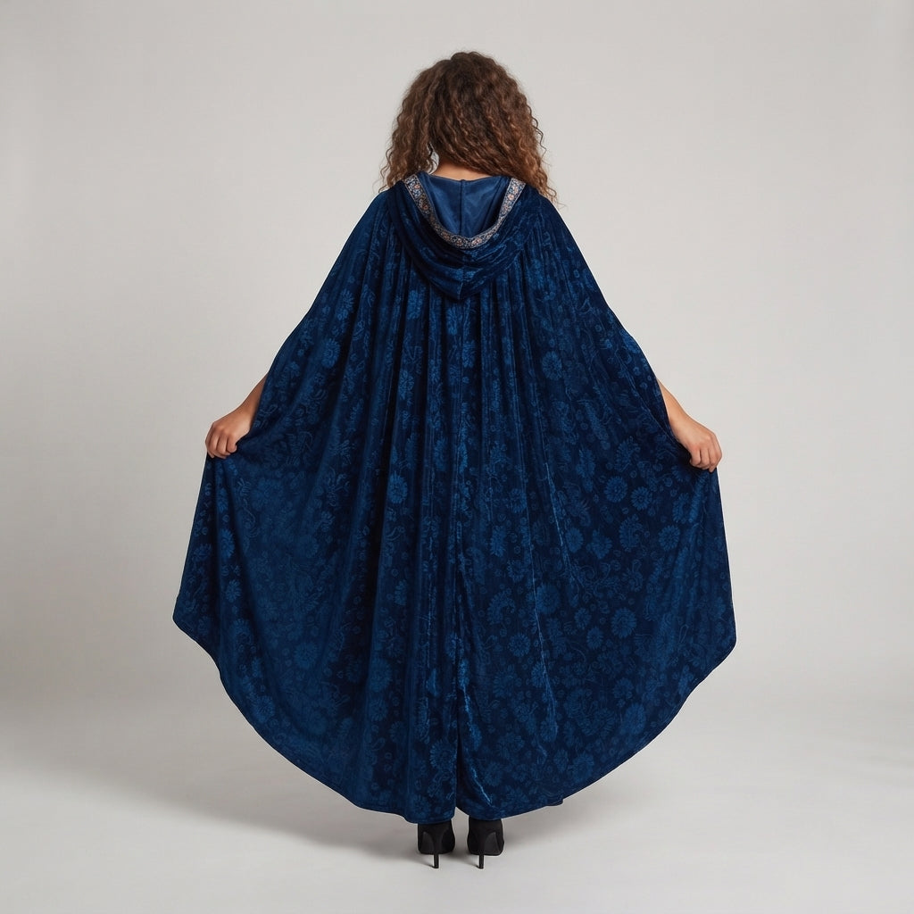 Damen mystisches Kapuzenkleid mit floralen Verzierungen Echo Archiv