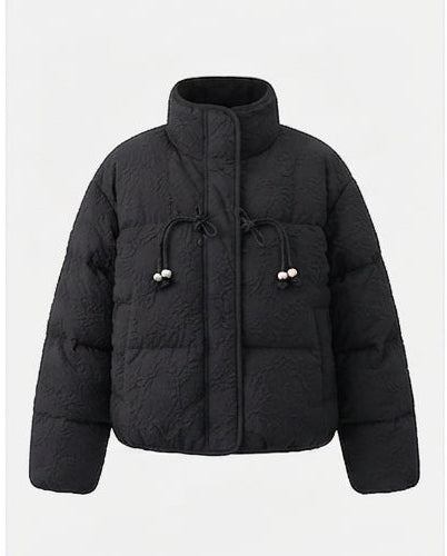 Damen kurze gesteppte Pufferjacke mit hohem Stehkragen, strukturierter Optik und dekorativen Kordeln