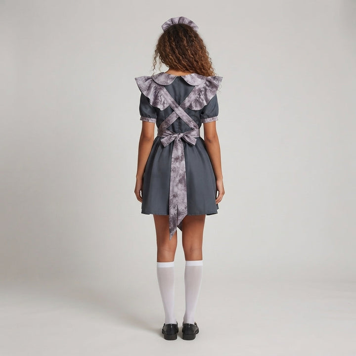Damen Verspieltes Dienstmädchenkleid mit Haube und Rüschendetails Echo Archiv