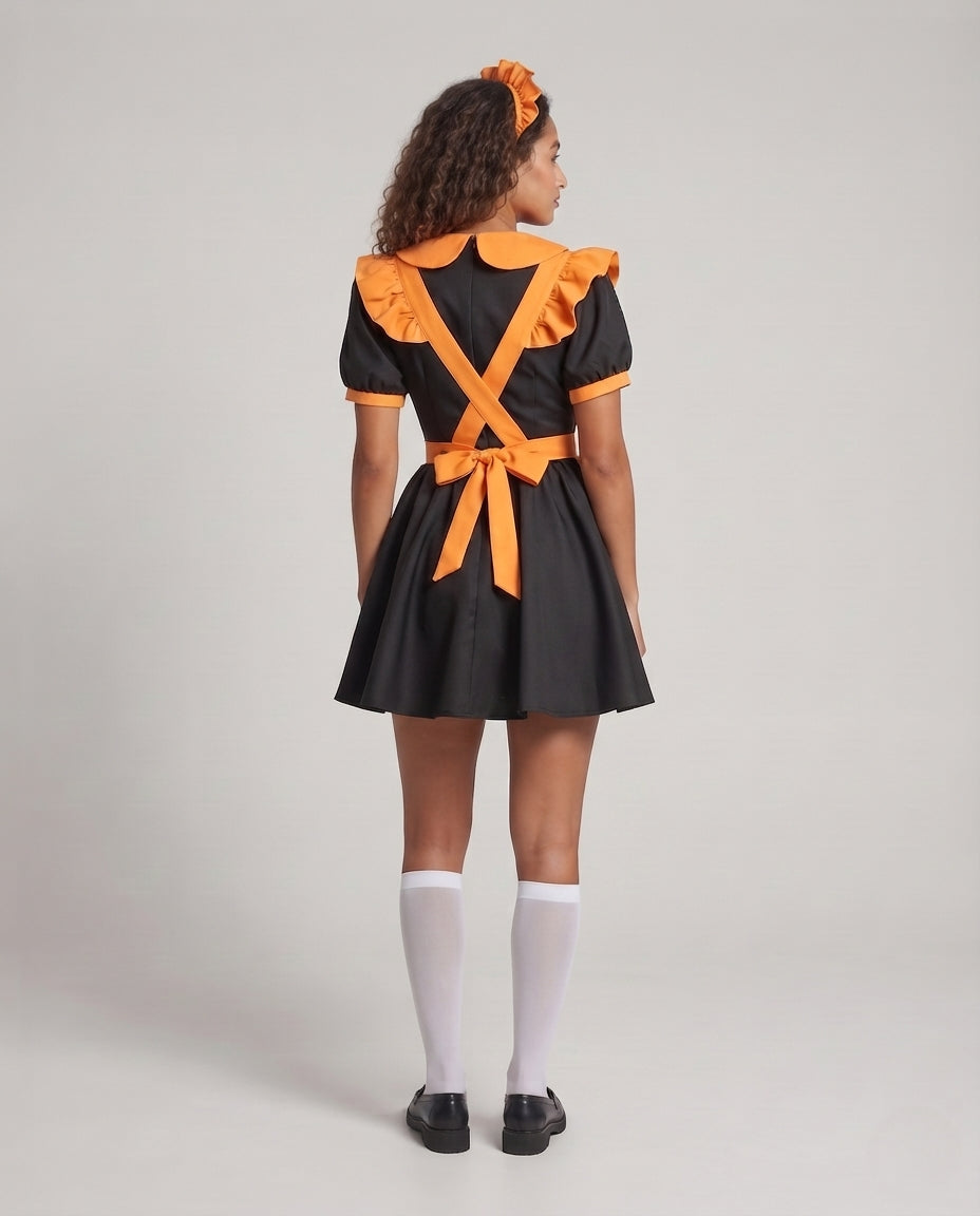 Damen verspieltes Dienstmädchenkleid mit Rüschendetails Echo Archiv