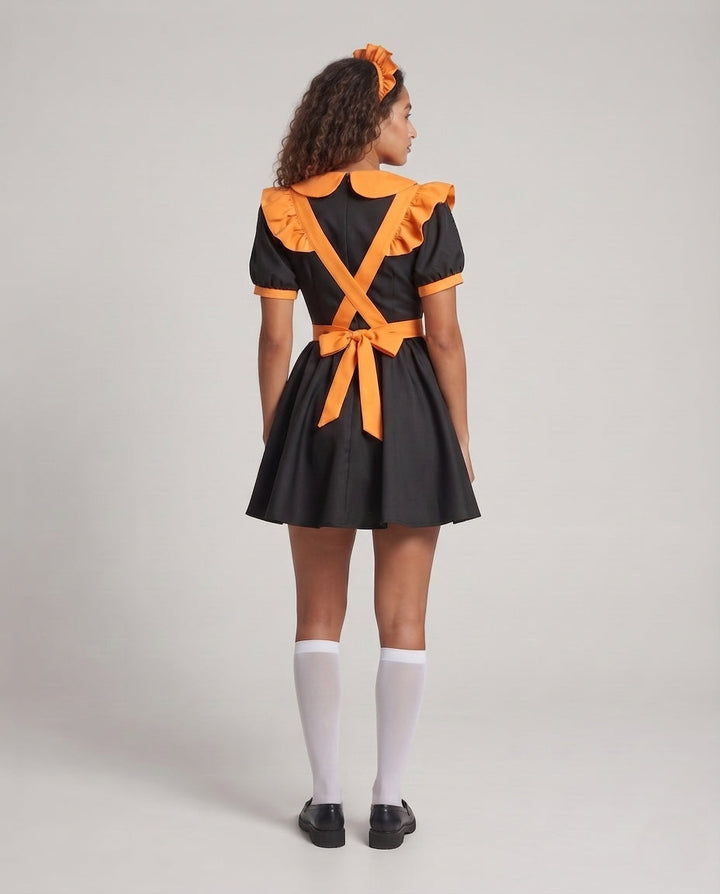 Damen verspieltes Dienstmädchenkleid mit Rüschendetails Echo Archiv