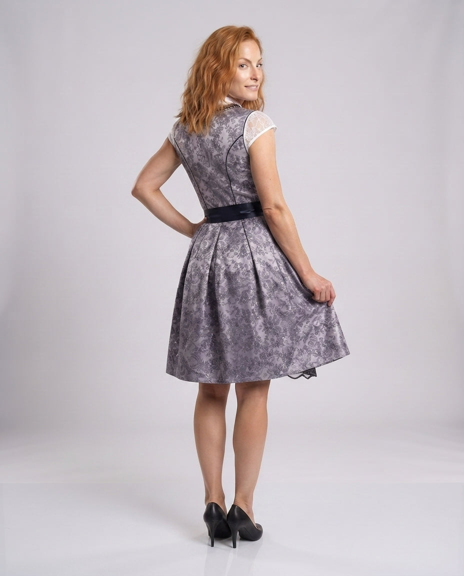 Damen Traditionelles Kleid Echo Archiv