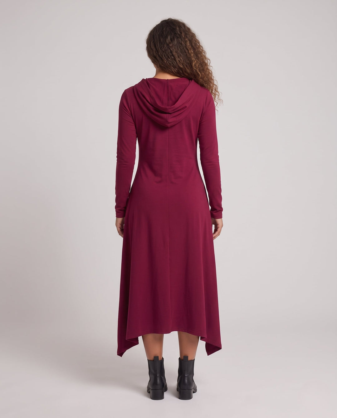 Damen Kapuzenkleid mit asymmetrischem Schnitt und eleganter Passform Echo Archiv