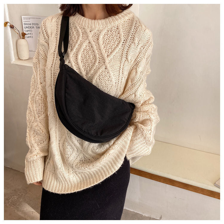Echoarchiv | Halbmond-Crossbody-Tasche