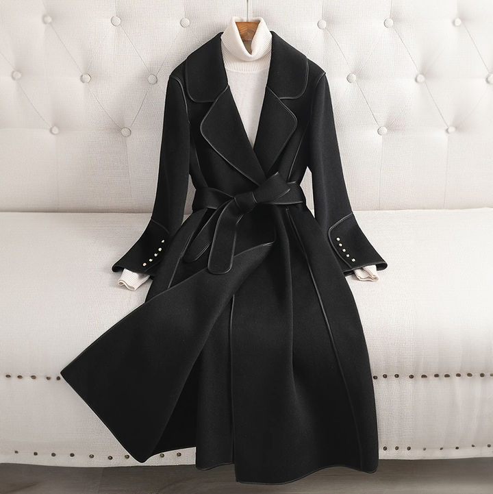 TRENCHCOAT MIT REVERSKRAGEN VON LILIAN-THOURAM