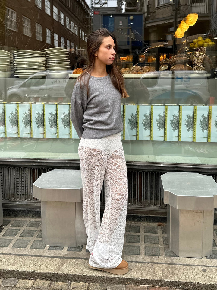 Echoarchiv | Elegante Damenhose mit Spitze und Weitem Bein