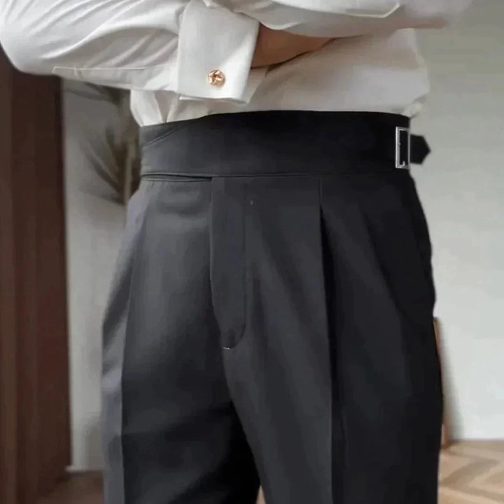 Echoarchiv Classic: Stilvolle Hose mit Schnalle