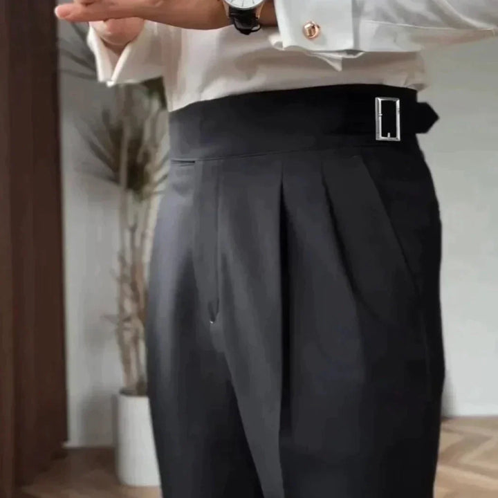 Echoarchiv Classic: Stilvolle Hose mit Schnalle