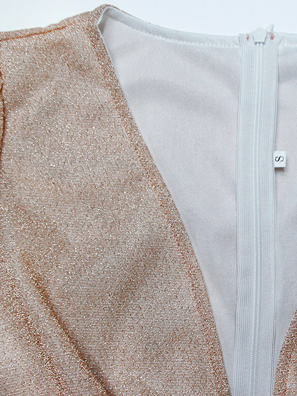 langes Kleid mit glänzenden Pailletten, elegante Champagner-Hochzeitszeremonie – Élara