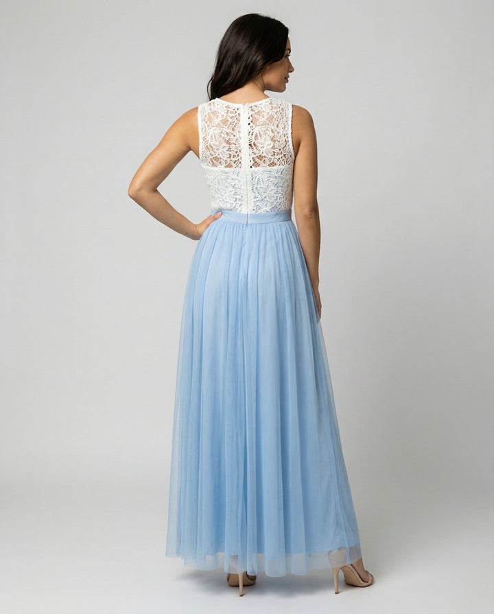 langes Kleid mit elegant fließender Chiffonspitze in Hellblau und Weiß