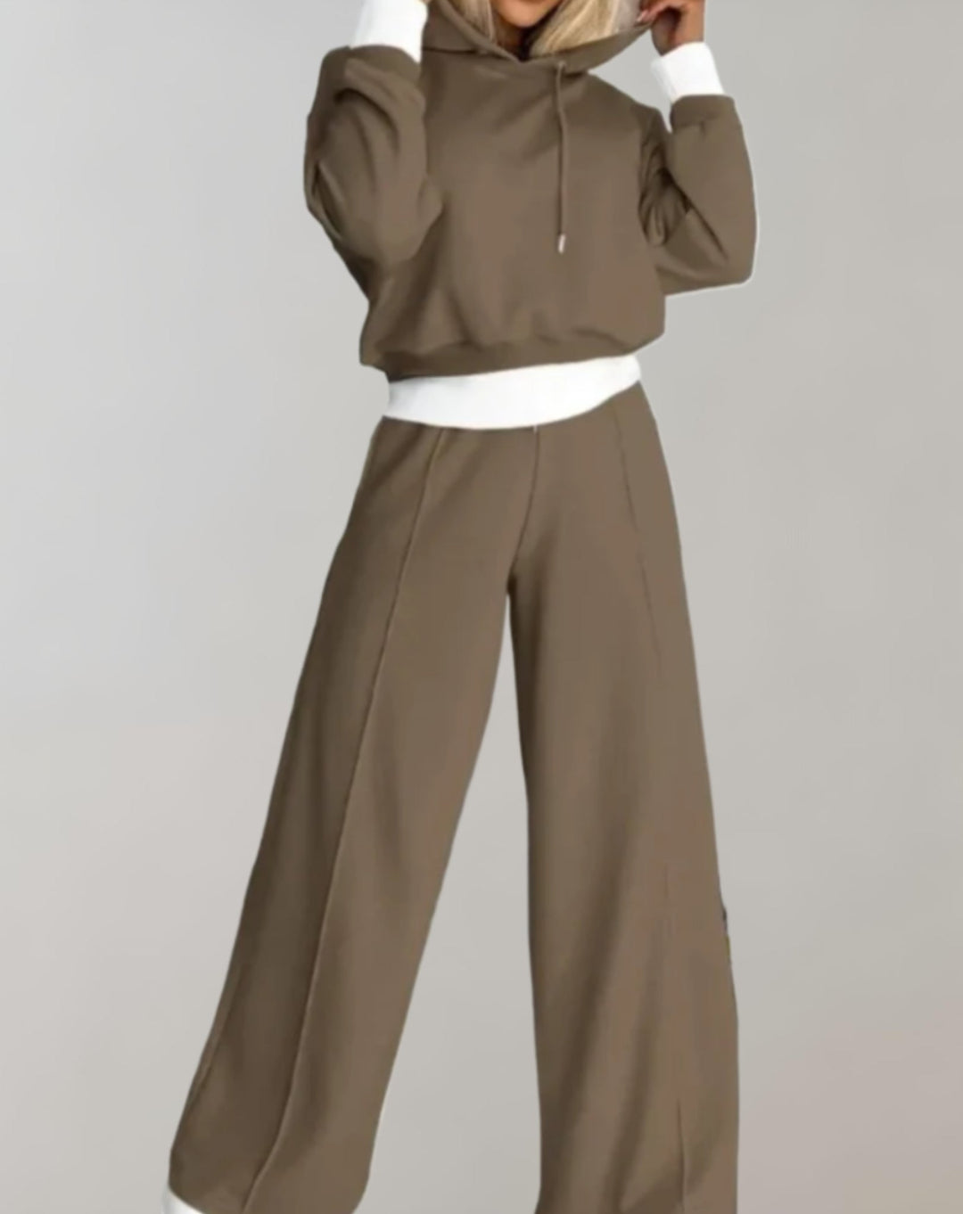 Echoarchiv | Delige Set von Einem Zweifarbigen Hoodie und Einer Hose mit Weitem Bein
