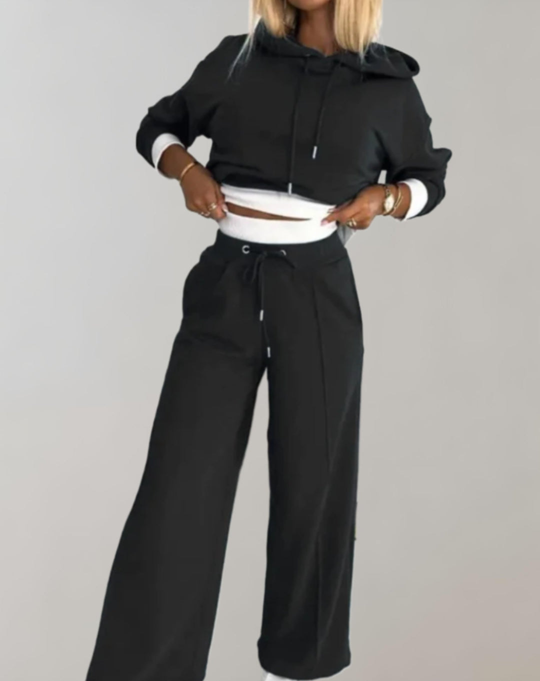 Echoarchiv | Delige Set von Einem Zweifarbigen Hoodie und Einer Hose mit Weitem Bein
