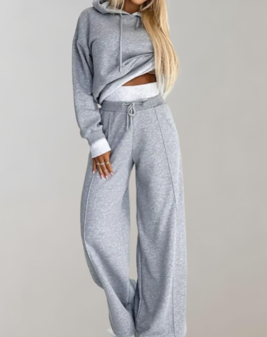 Echoarchiv | Delige Set von Einem Zweifarbigen Hoodie und Einer Hose mit Weitem Bein