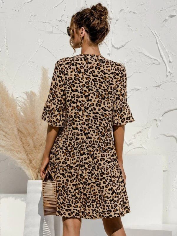 Echoarchiv | Stilvolle Damenkleid mit Druck
