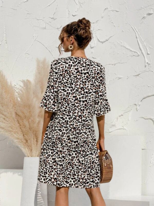 Echoarchiv | Stilvolle Damenkleid mit Druck