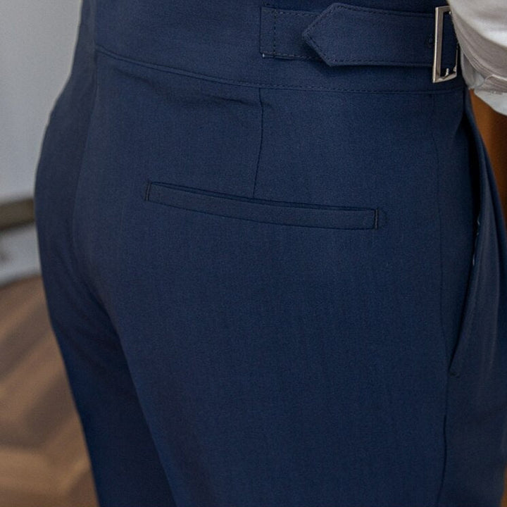 Echoarchiv Classic: Stilvolle Hose mit Schnalle