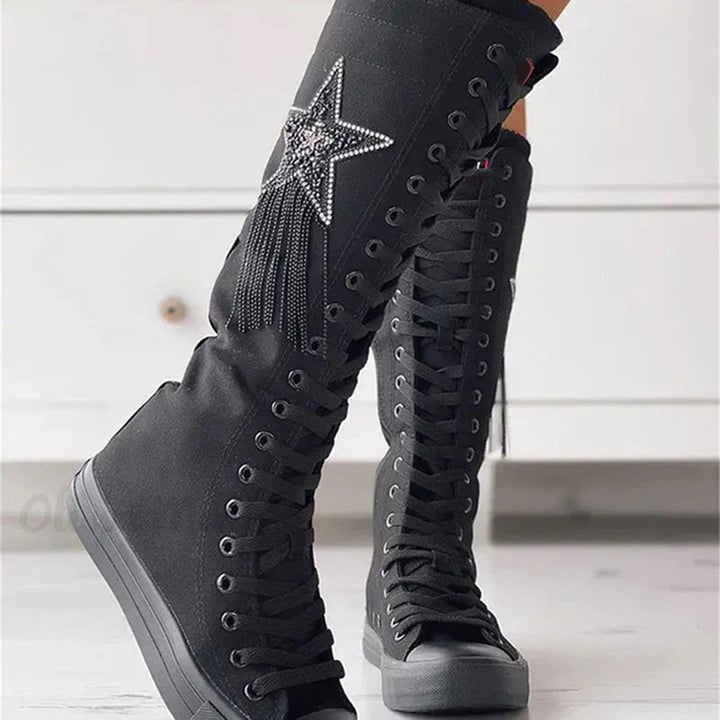 Schnürstiefel mit Quasten Echoarchiv