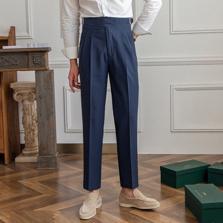 Echoarchiv Classic: Stilvolle Hose mit Schnalle