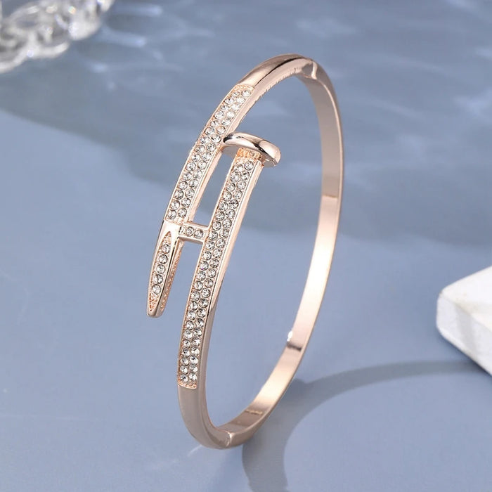 Modernes Armband mit Kristallverzierungen – Avelisse