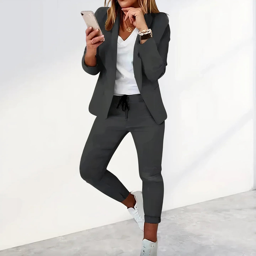 Echoarchiv | Lässiges Blazer und Jogginghosen-Set