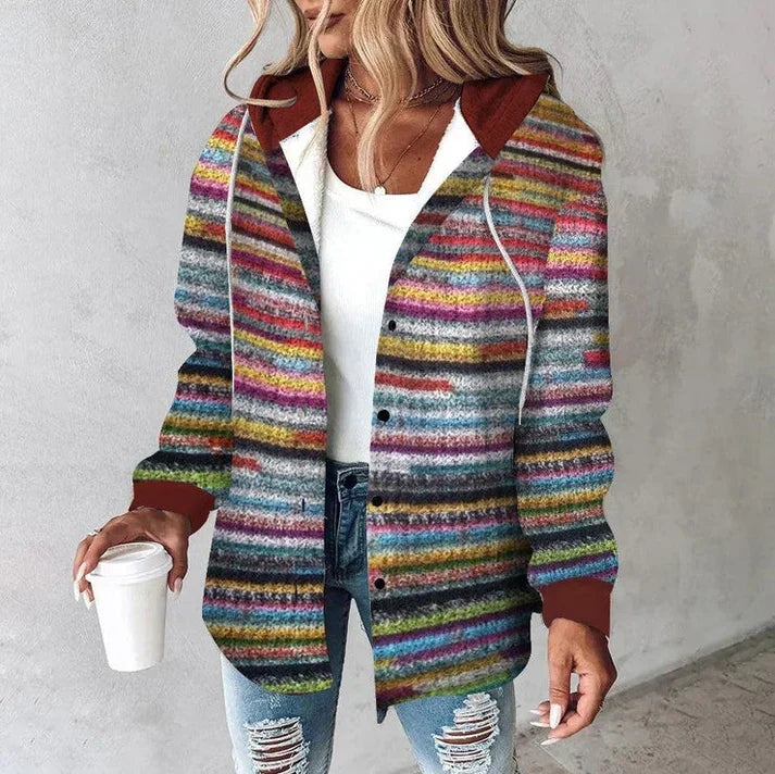 Echoarchiv | Outdoor-Bekleidung Mit Kapuze Und Elegantem Aufdruck