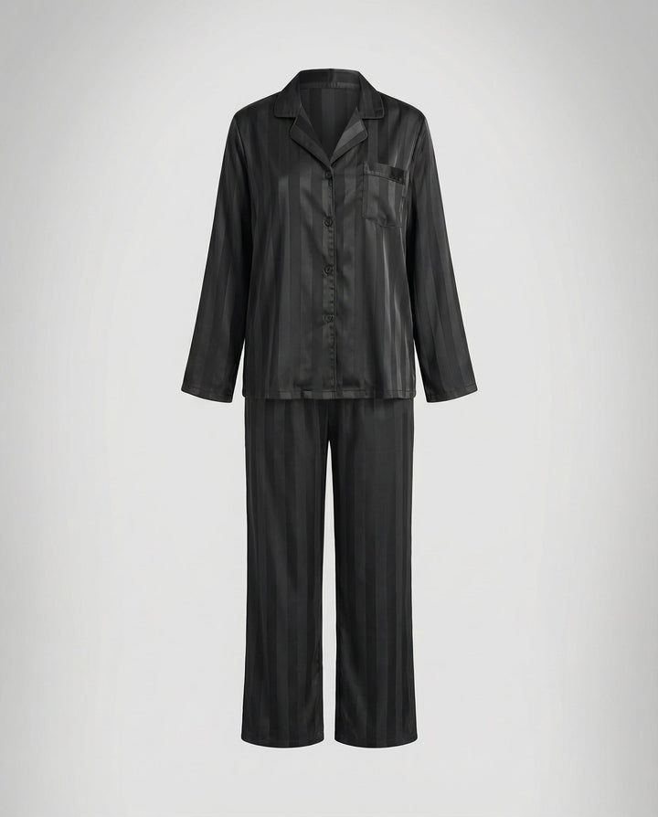 Stilvoller Seidenpyjama Damen | Echoarchiv