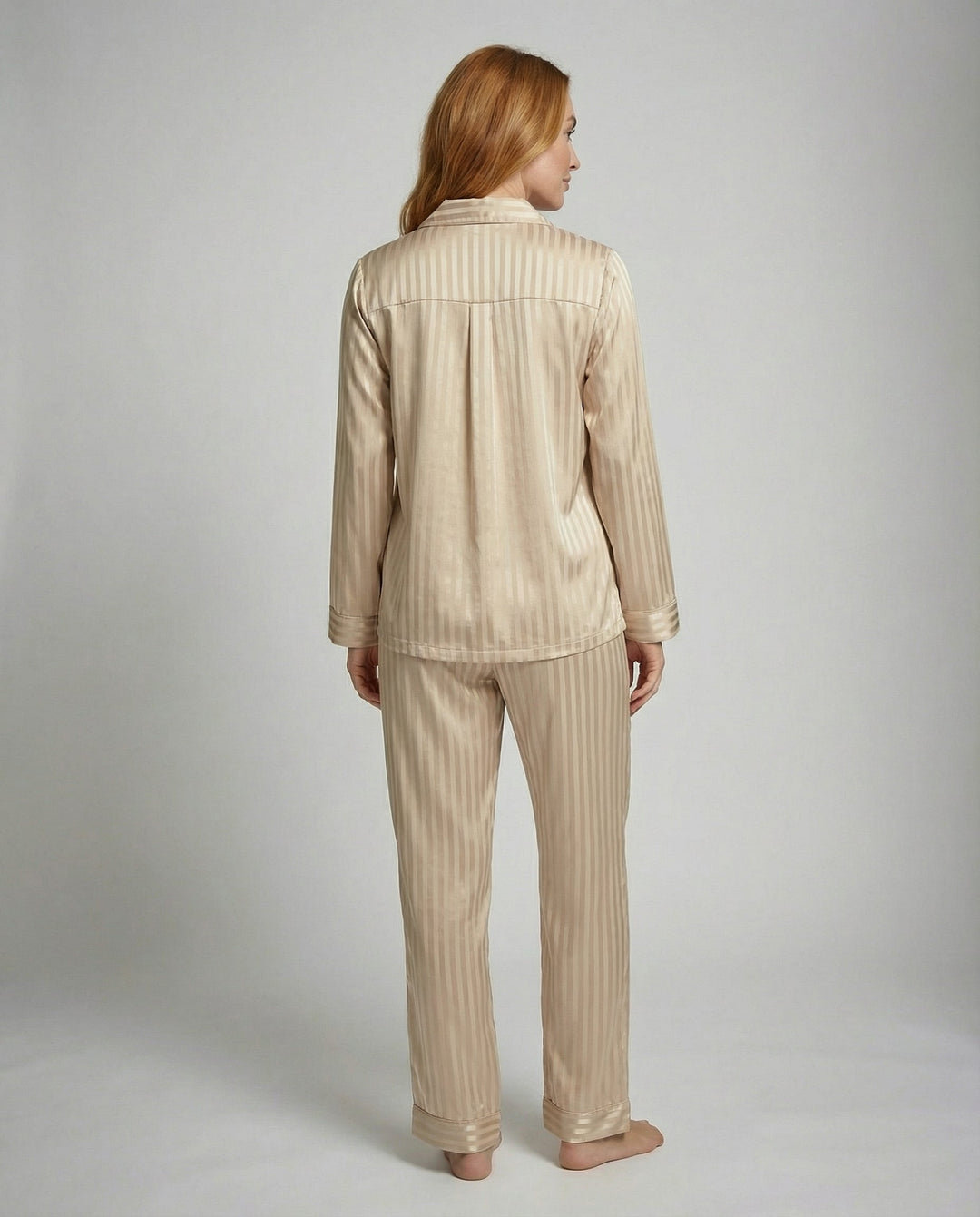Stilvoller Seidenpyjama Damen | Echoarchiv