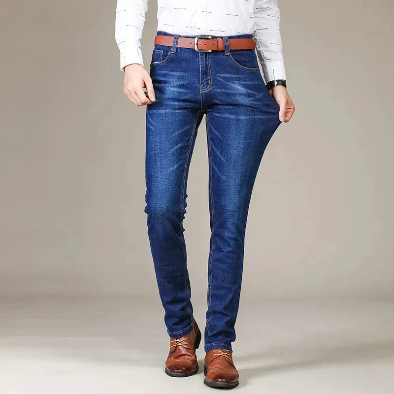 Gerade geschnittene Stretchjeans für Herren – Vardeno