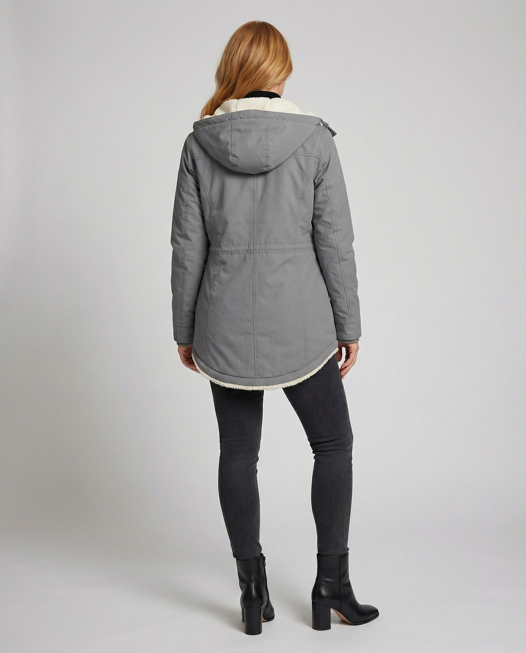 Warme Winterjacke mit Kapuze für Damen | Echoarchiv