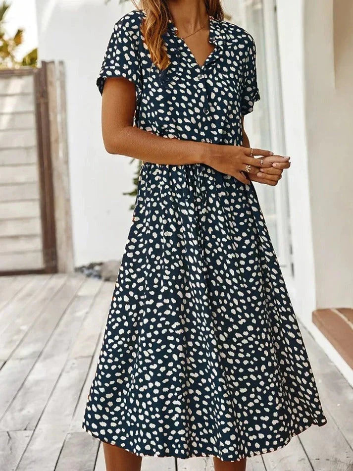 Echoarchiv | Elegantes Kurzärmliges Hemdblusenkleid mit Polka Dots und Kordelzug In Der Taille